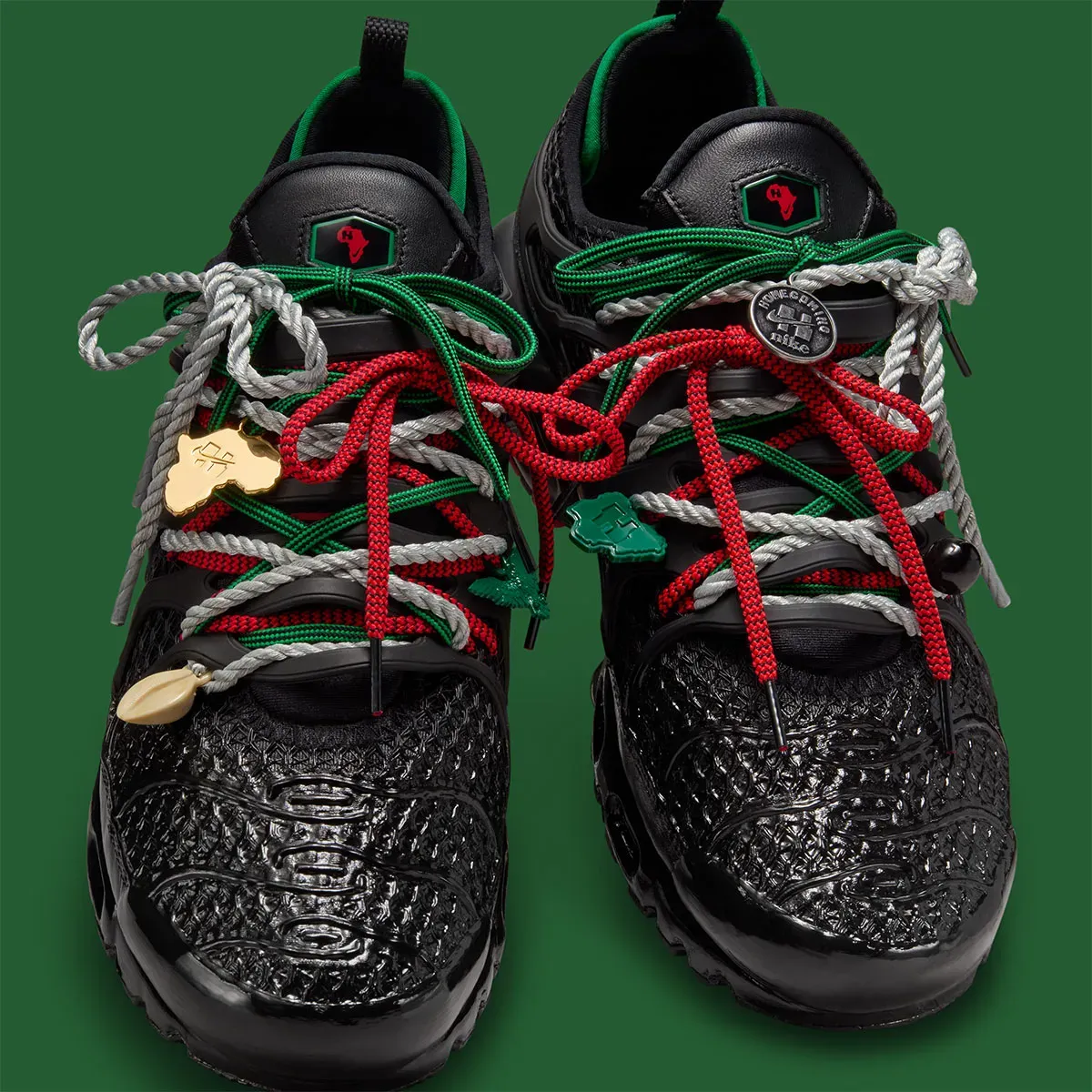 HOMECOMING Festival x Nike Air Max Plus Black University Red Court Green IM4960-001 lace options