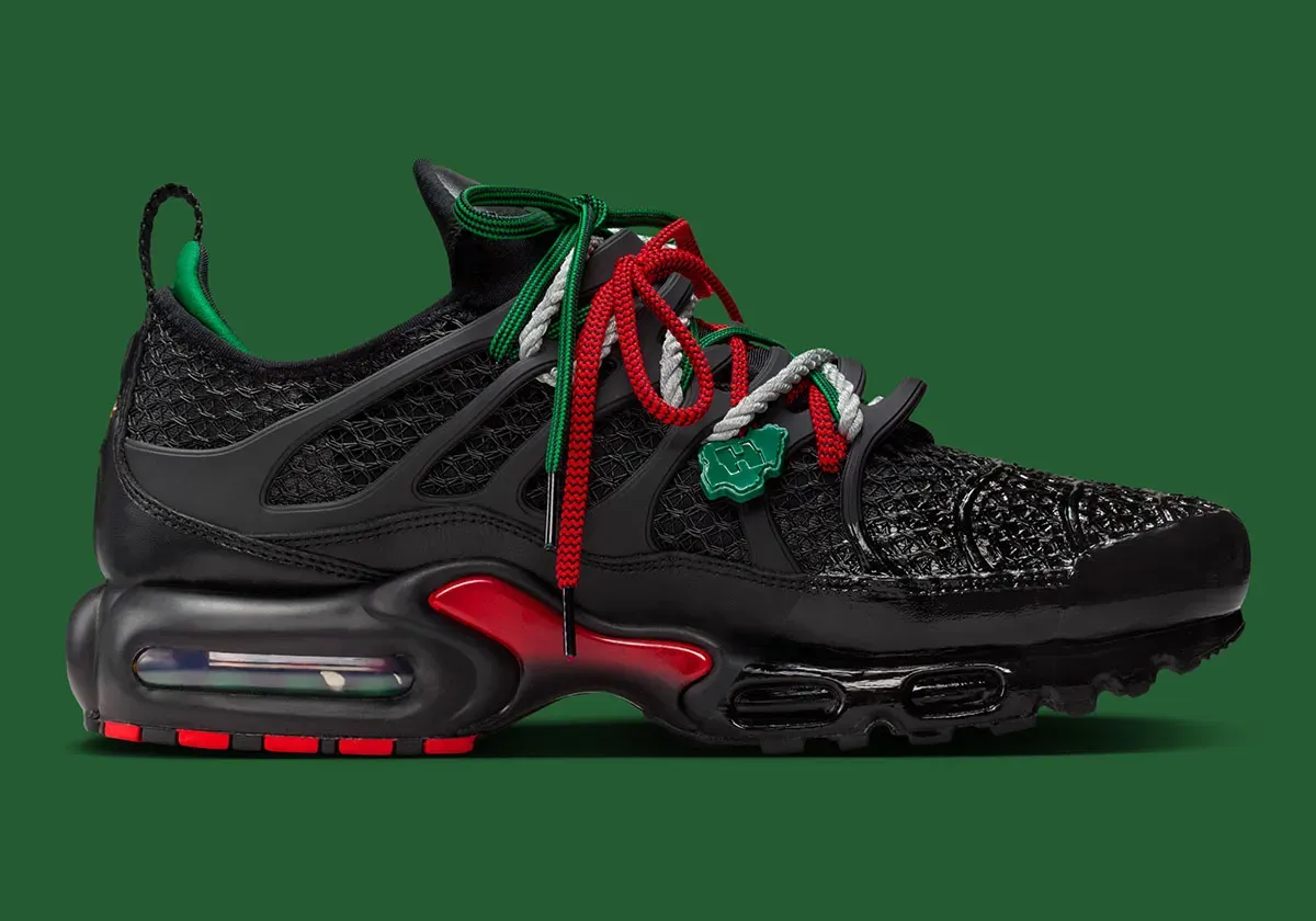 HOMECOMING Festival x Nike Air Max Plus Black University Red Court Green IM4960-001 heel detail