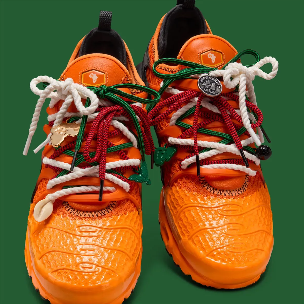 HOMECOMING Festival x Nike Air Max Plus Safety Orange Black Bright Mandarin IM4960-800 snakeskin mesh panel detail