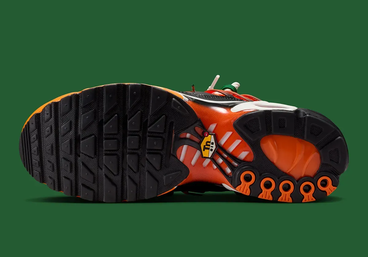 HOMECOMING Festival x Nike Air Max Plus Safety Orange Black Bright Mandarin IM4960-800 three-quarter view