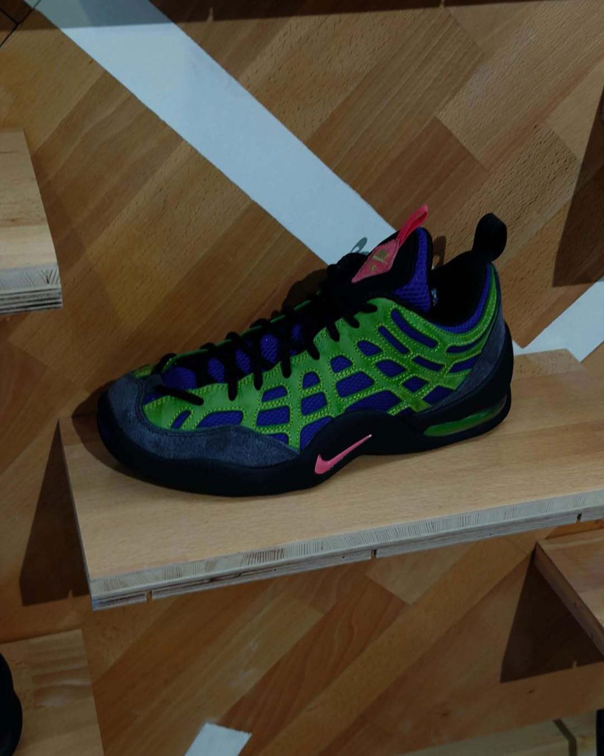 Nike Air Bakin Low — angle 2