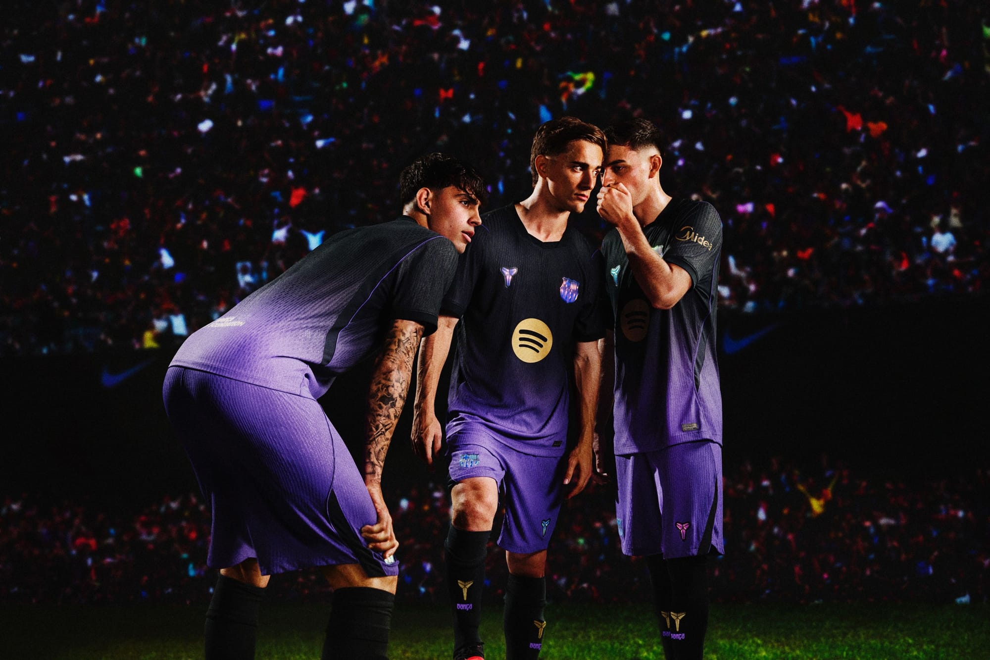 Marc Bernal, Pablo Gavi and Pedri wearing the FC Barcelona Kobe Bryant away kit