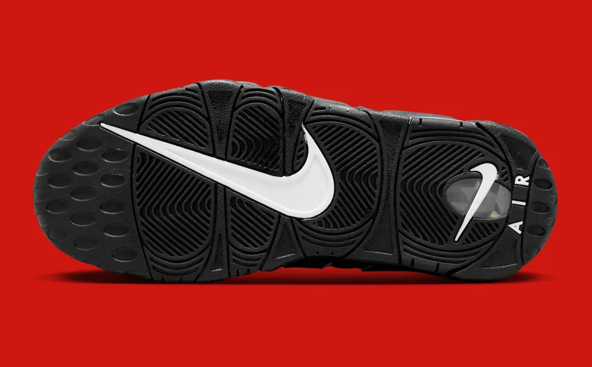 Lateral view of the Nike Air More Uptempo '96 OG 'Black/White'