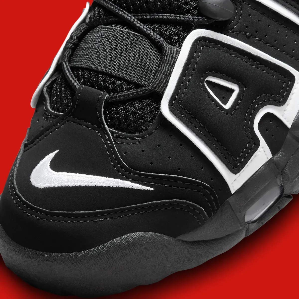 Top-down view of a pair of Nike Air More Uptempo '96 OG 'Black/White'