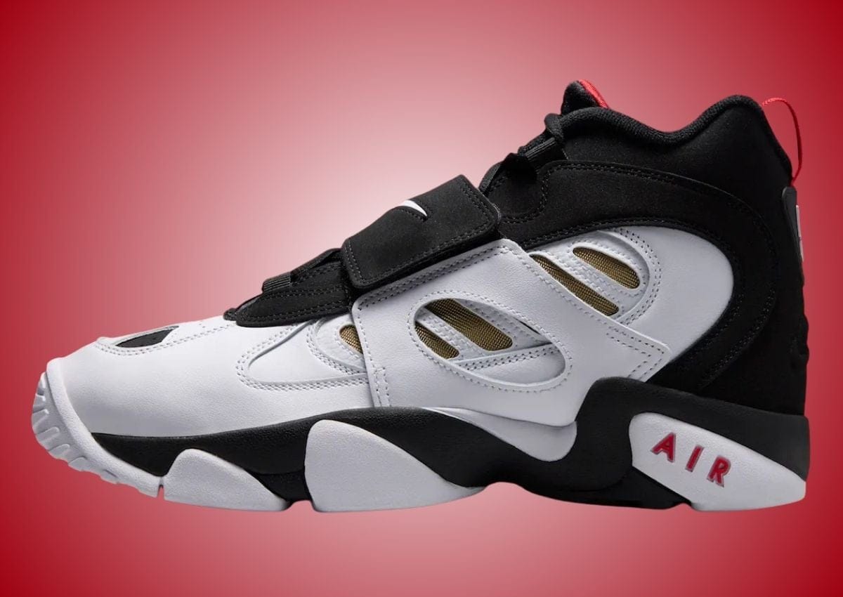 Lateral view of the Nike Air Diamond Turf 2 "49ers" in black, white, metallic gold and varsity red