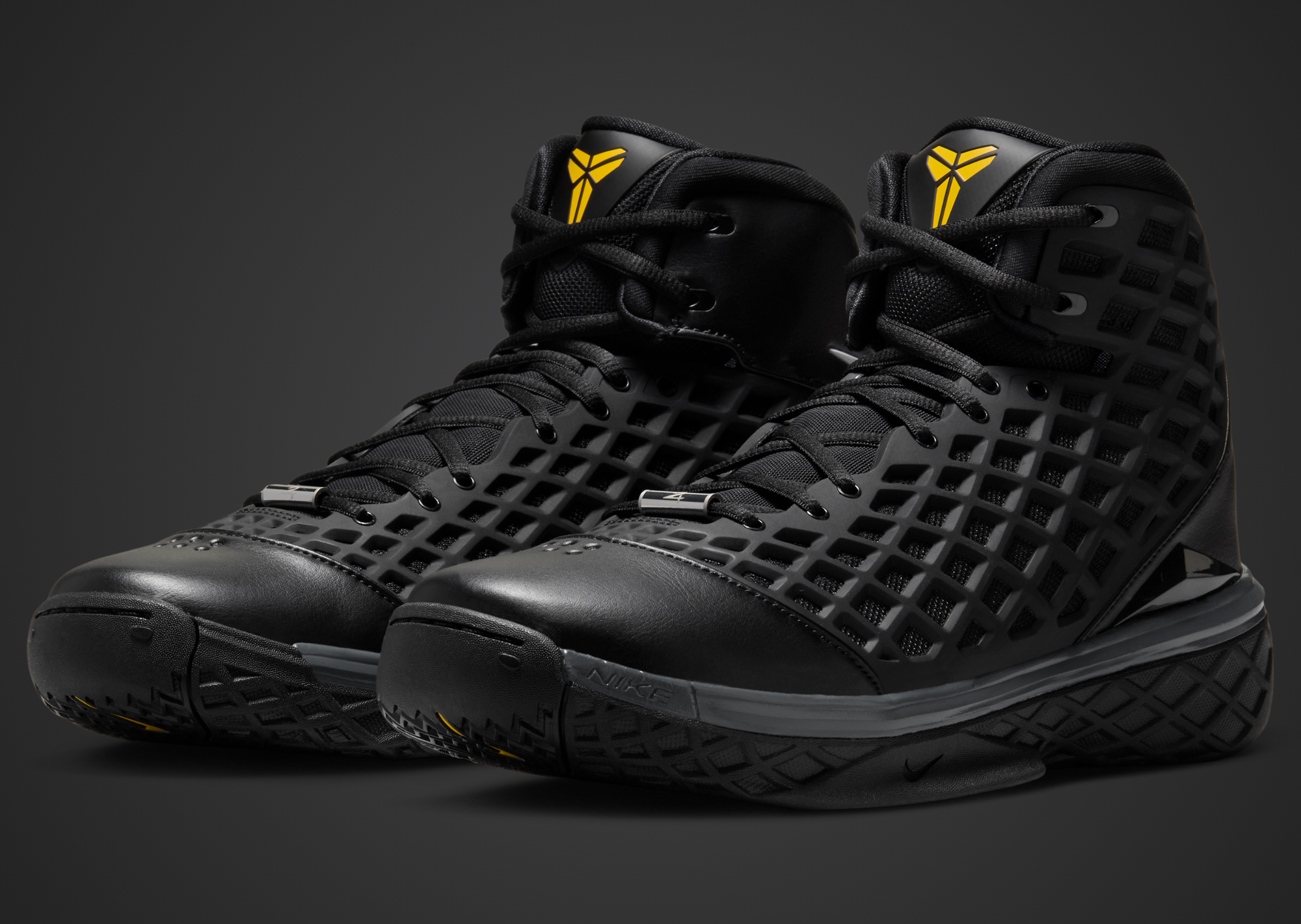 Nike Kobe 3 Protro Orca pair, three-quarter front view