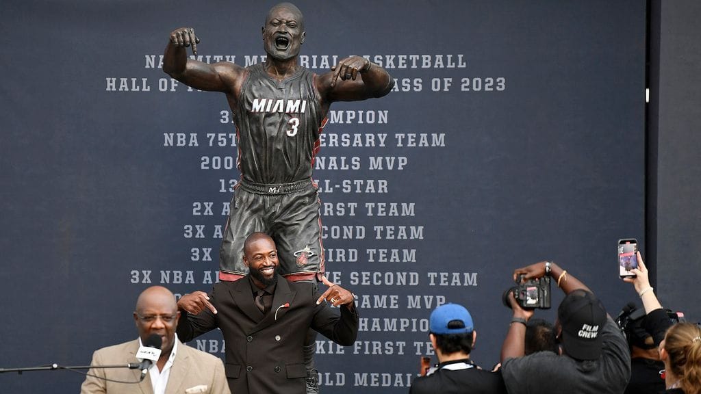 Miami Heat unveil Dwyane Wade statue