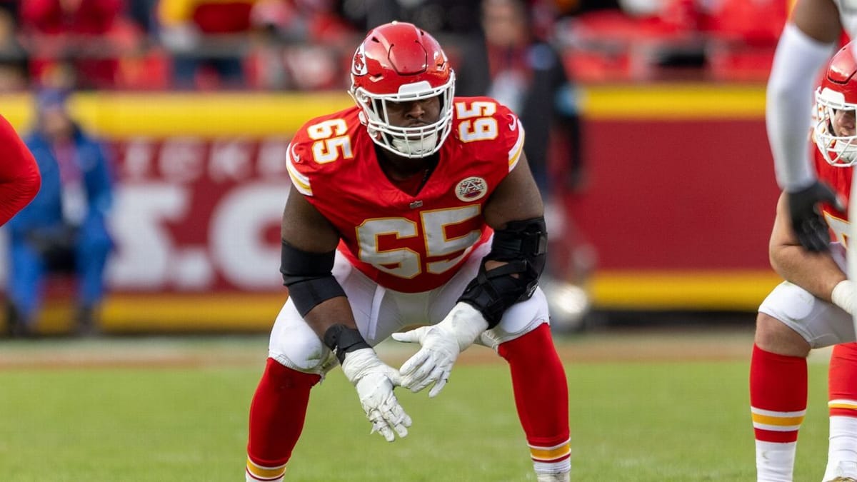 Chiefs Lock Up Pro Bowl Guard Trey Smith with $94M Extension