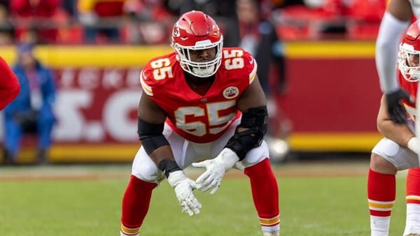 Chiefs Lock Up Pro Bowl Guard Trey Smith with $94M Extension