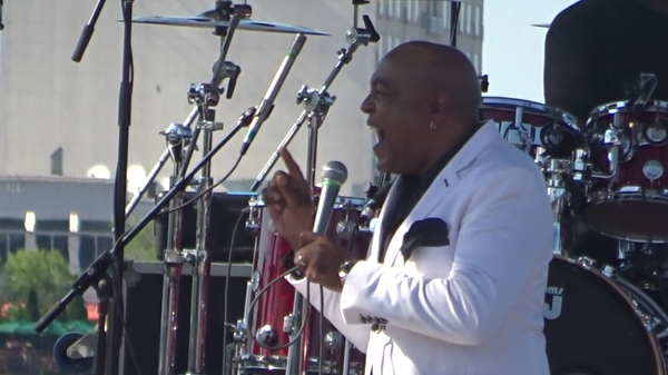 Peabo Bryson, Grammy-Winning Singer of 'Beauty and the Beast,' Dies at 75