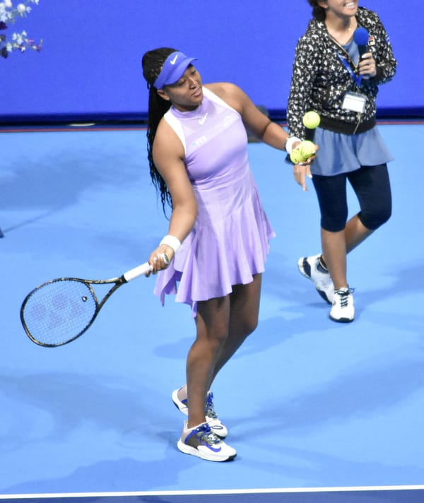 Naomi Osaka playing tennis